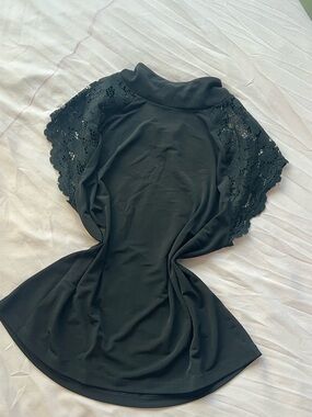 Michael by Michael kors black top with lace sleeves 🖤